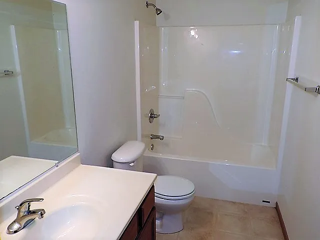 1000 Duchess Dr #10 — Photo 8