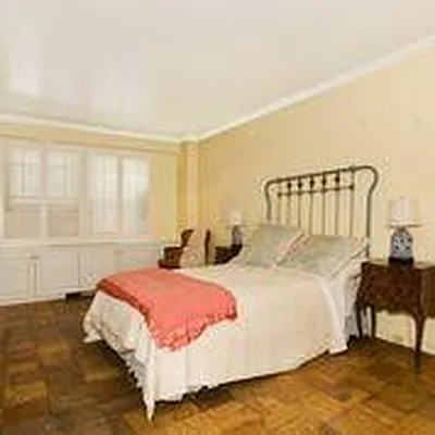 Sold by R New York | media 13