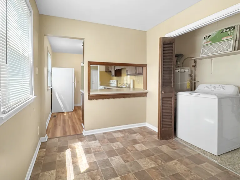 1727 Covert Ave — Photo 8