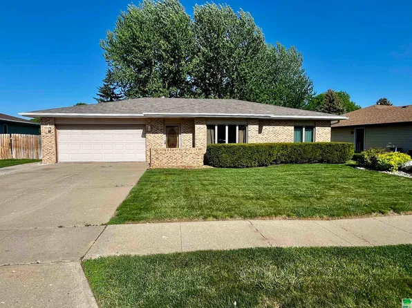 510 Sterling St, Vermillion, SD 57069