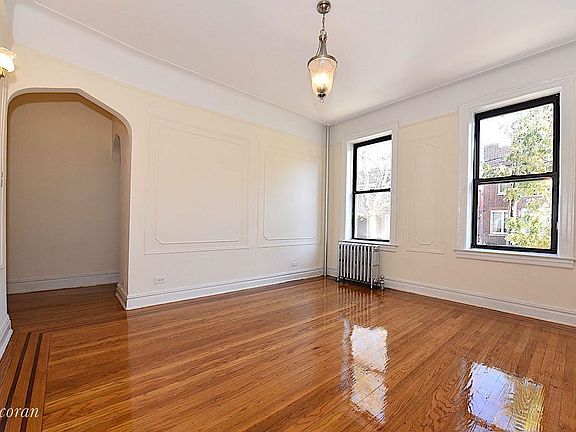 2nd image of 2520 42nd St APT 5A