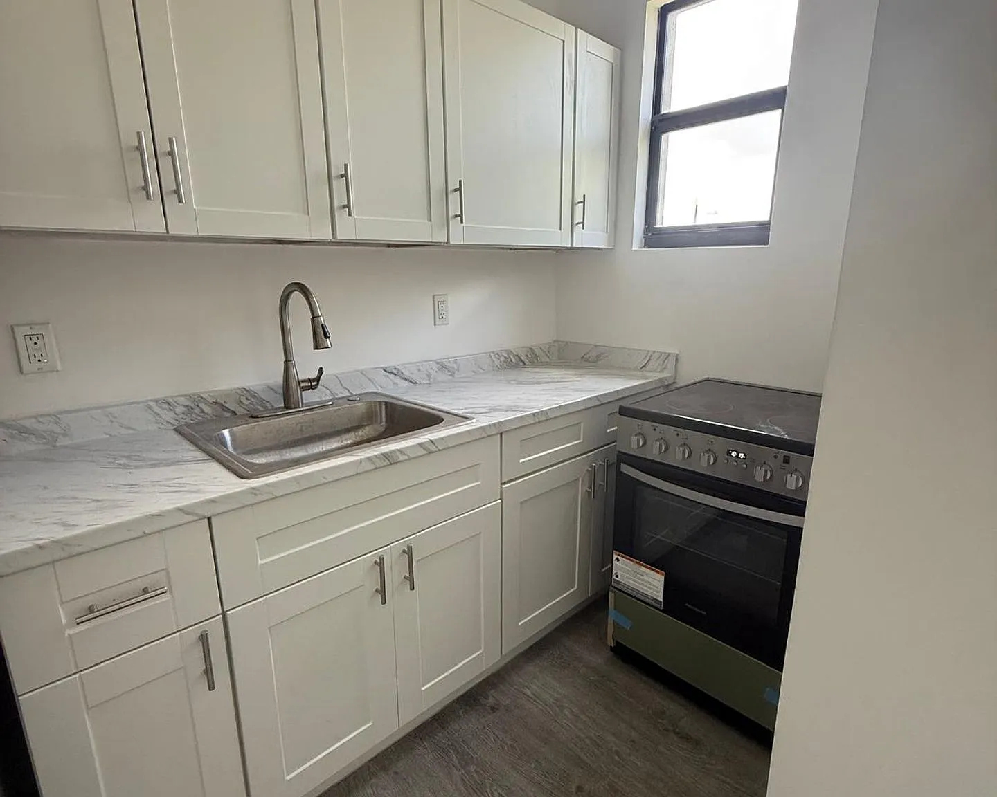 Studio from $1,500/mo & 1/1 from $1,600/mo, newly renovated/Estudio desde $1,500/mes y 1/1 desde ... — Photo 2