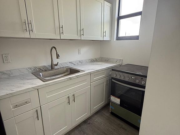 2nd image of 2961 SW 5th St