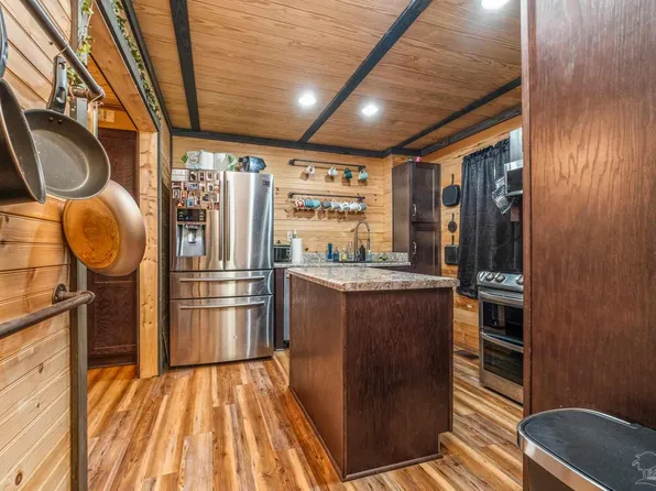 993 Marge Ln, Molino, FL 32577