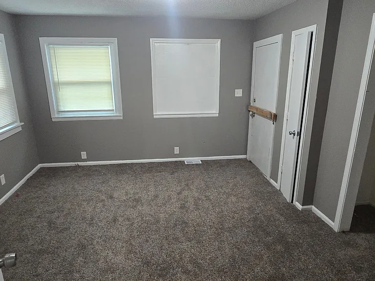 2201 Lister Ave — Photo 3
