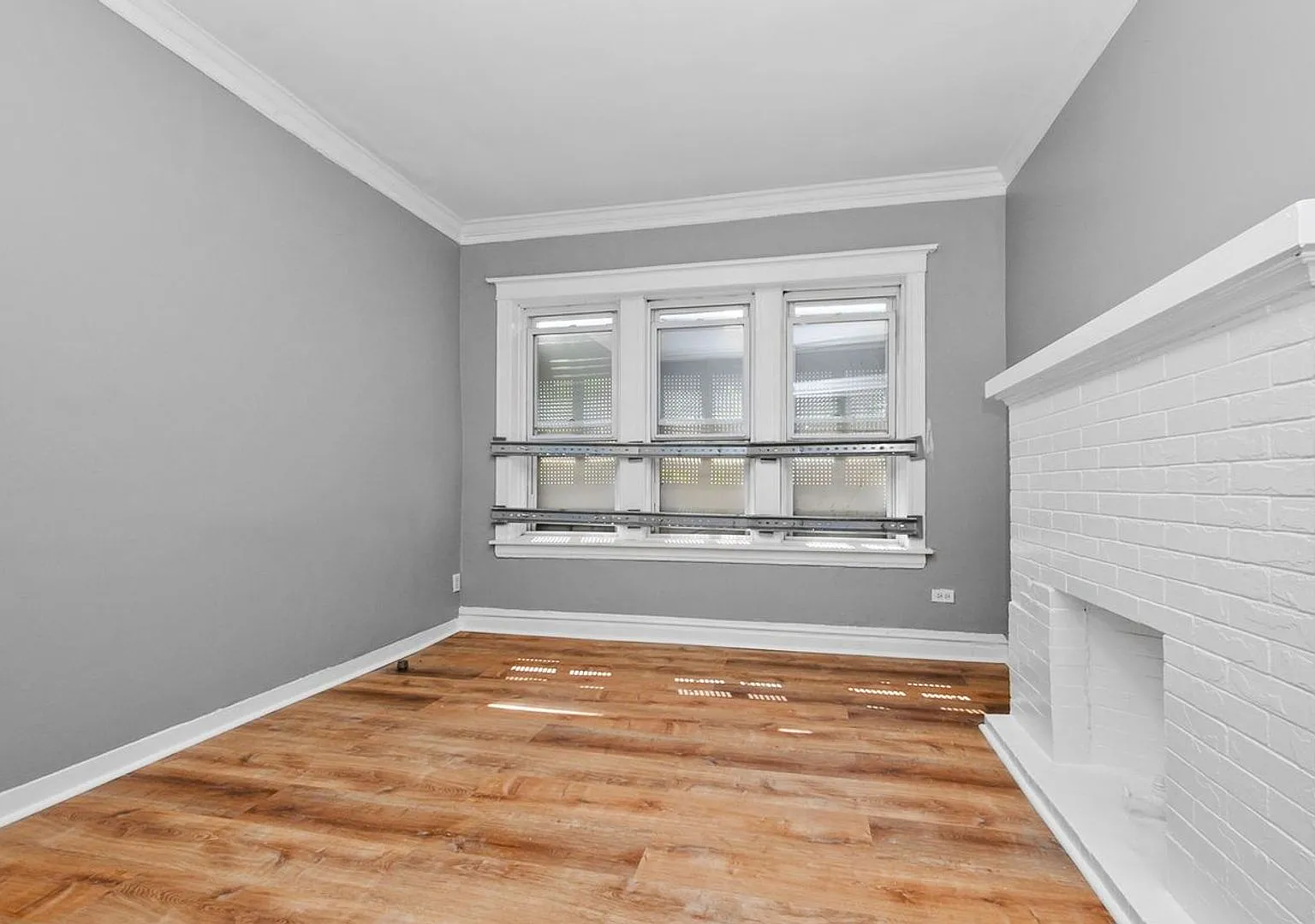 7557-59 S. Calumet Ave. / 348-58 E 76th St. — Photo 2