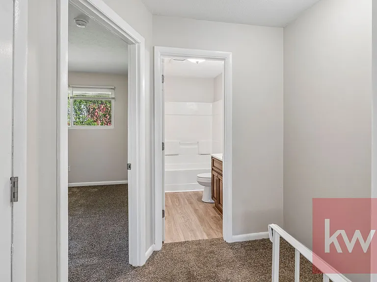 340 E Carters Valley Rd — Photo 13