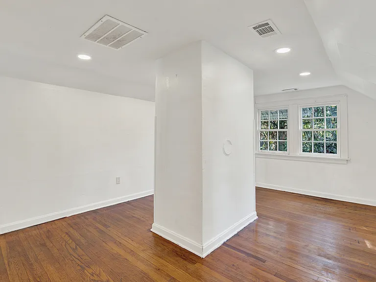 1501 E 35th St — Photo 22