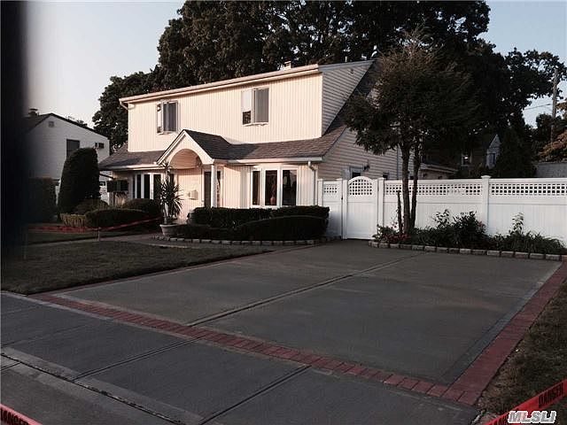 1st image of 2265 4th St