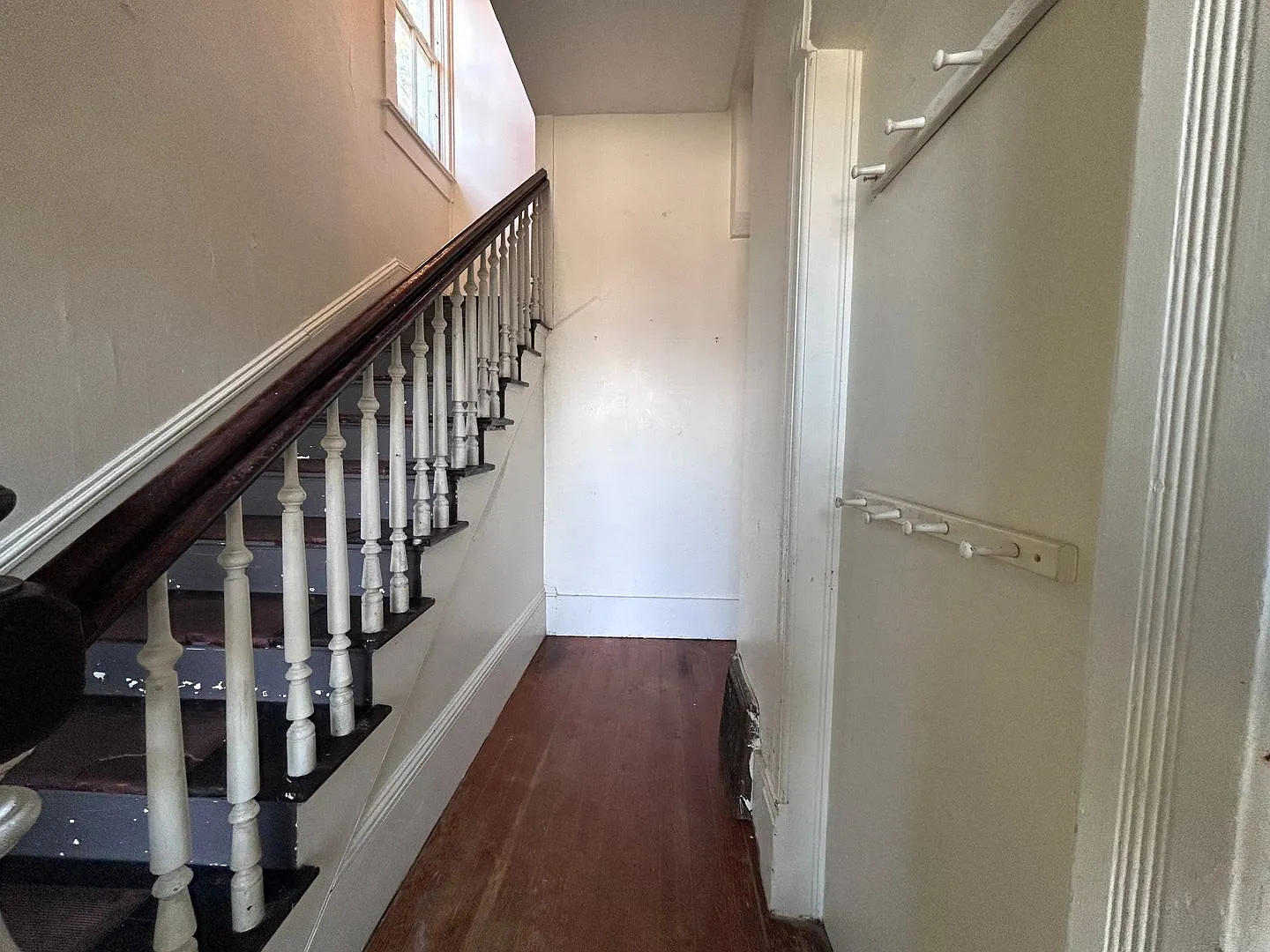 2 Bedroom 1 bath Upper level unit 2 blocks from WWU — Photo 4