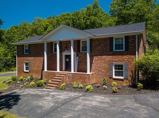 401 Rustling Oaks Dr, Waverly, TN 37185