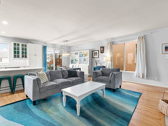 5th image of 4304 NE 55th Pl