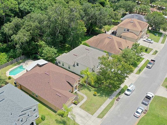 3rd image of 120 Camden Cay Dr