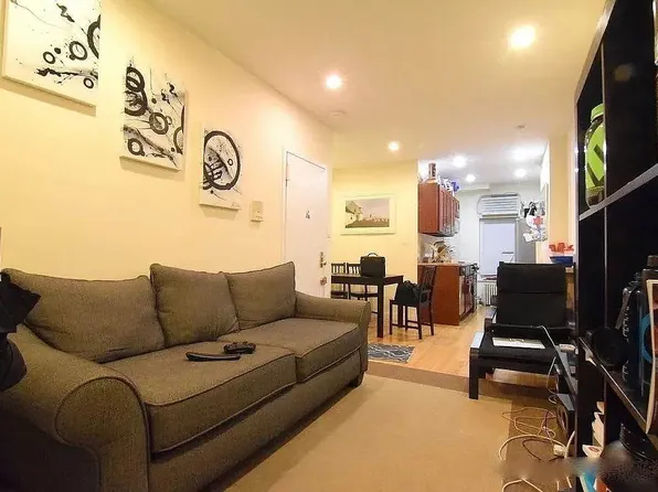 1162 1st Avenue image 1 of 7