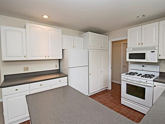 3rd image of 5007 Lindermer Ave