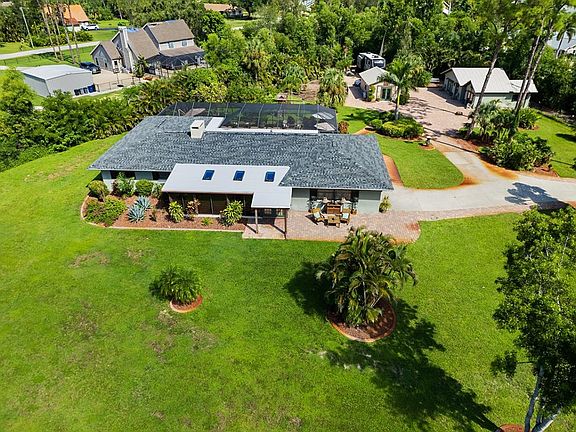 4th image of 15780 Country Ct