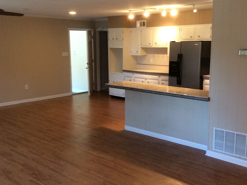 2nd image of 1610 Chatham Ave