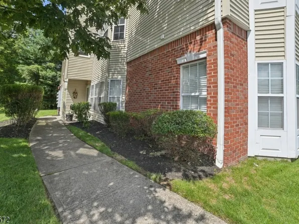 28 Windsor Dr, Lincoln Park Boro, NJ 07035
