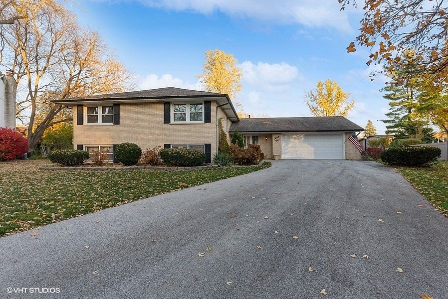 1st image of 23 Oak Trail Ct