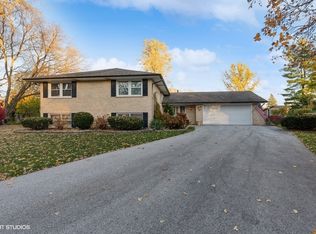 23 Oak Trail Ct, Palos Heights, IL 60463