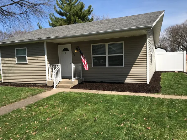 302 S Main St, Flanagan, IL 61740