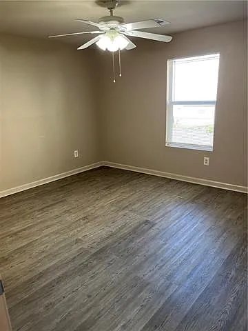 4231 Hudson St — Photo 3