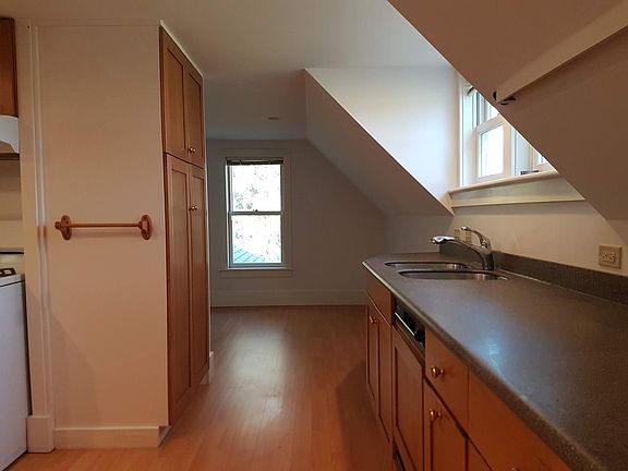 5th image of 125 Lake St APT 2