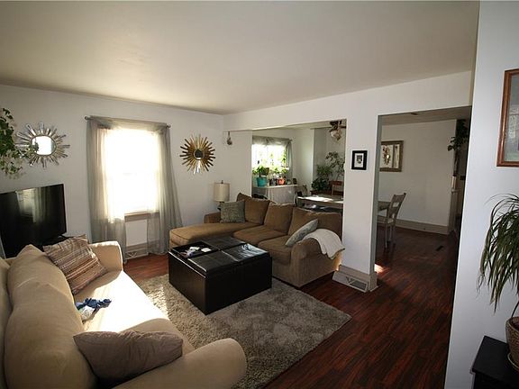 2nd image of 44 Buffalo St