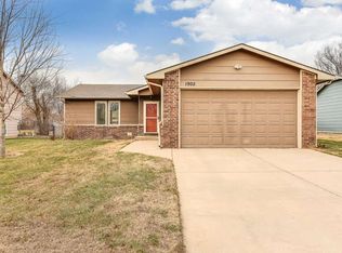 1905 N Parkdale St, Wichita, KS 67212
