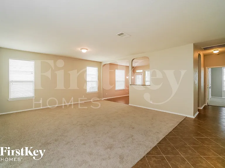 10215 Mill Path — Photo 4