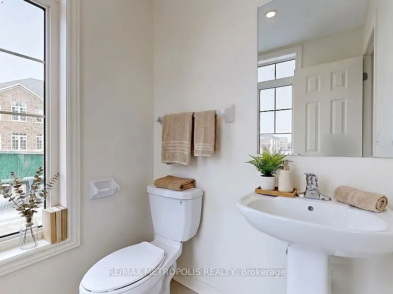 647 Fleetwood Dr — Photo 21