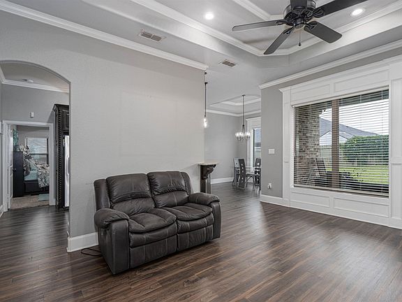 4th image of 544 Wellington Pl