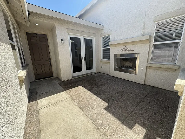 5637 Lilyview Way — Photo 2