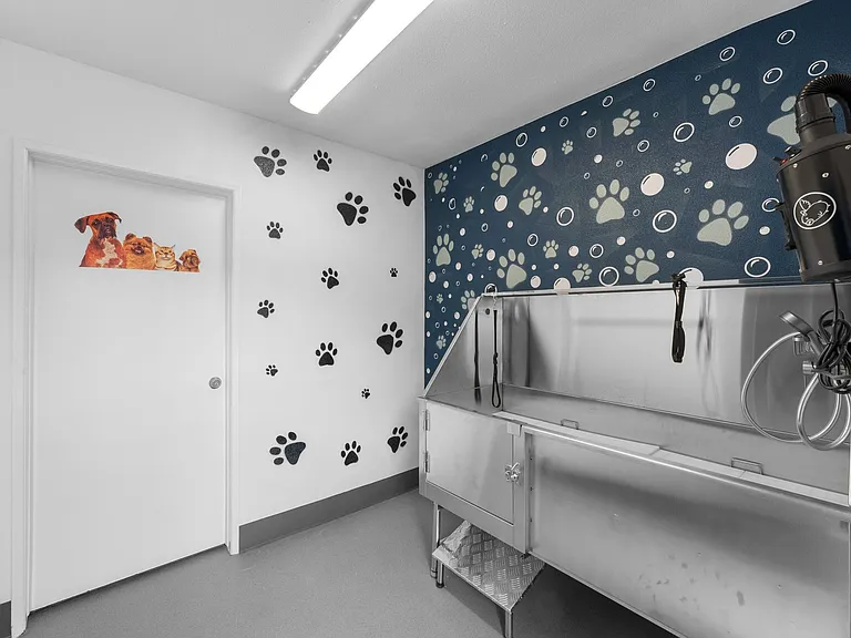 Four Seasons Apartments — Photo 1