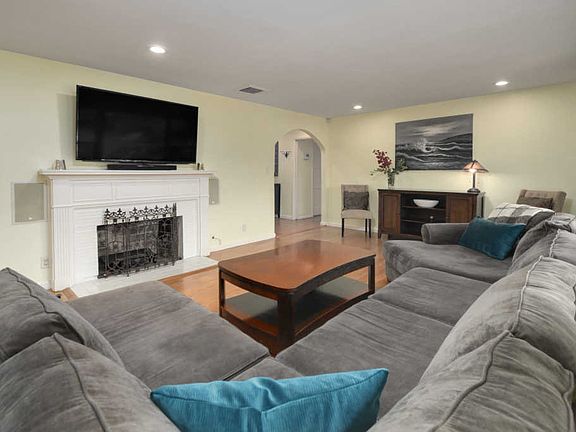 5th image of 5717 Corbin Ave