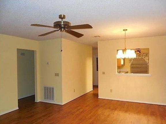 4th image of 9 Yates Ln