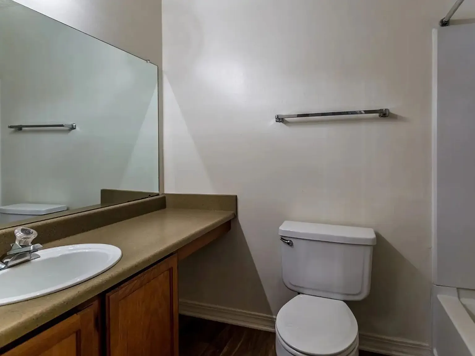 Chevy Chase Apartments — Photo 3