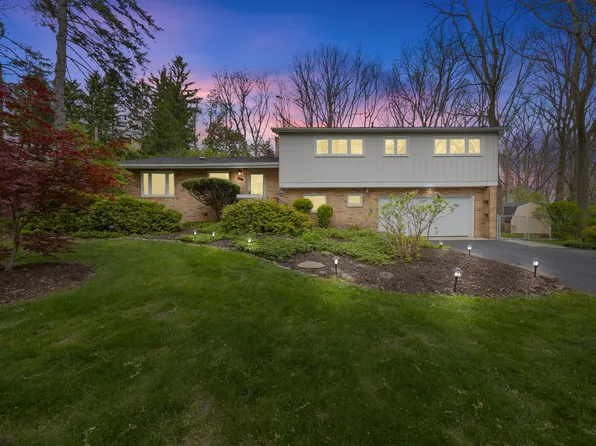 3091 Warwick Rd, Ann Arbor, MI 48104