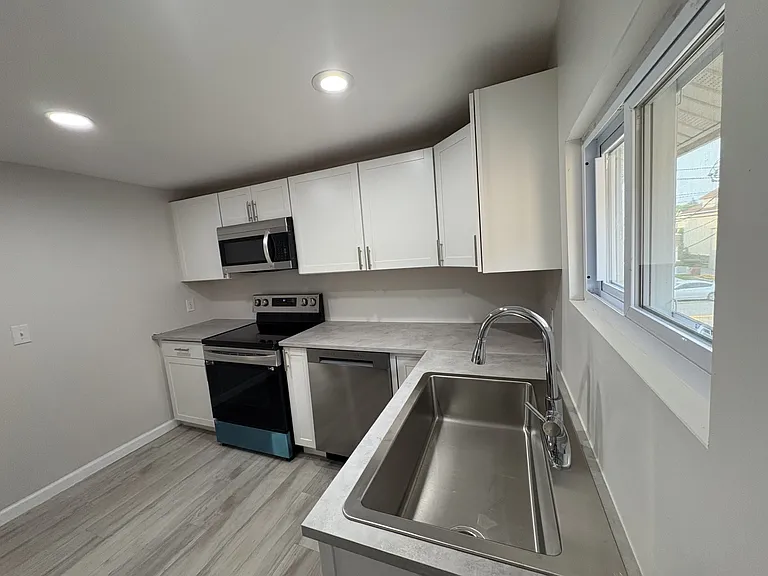 2715 James St #2 — Photo 5