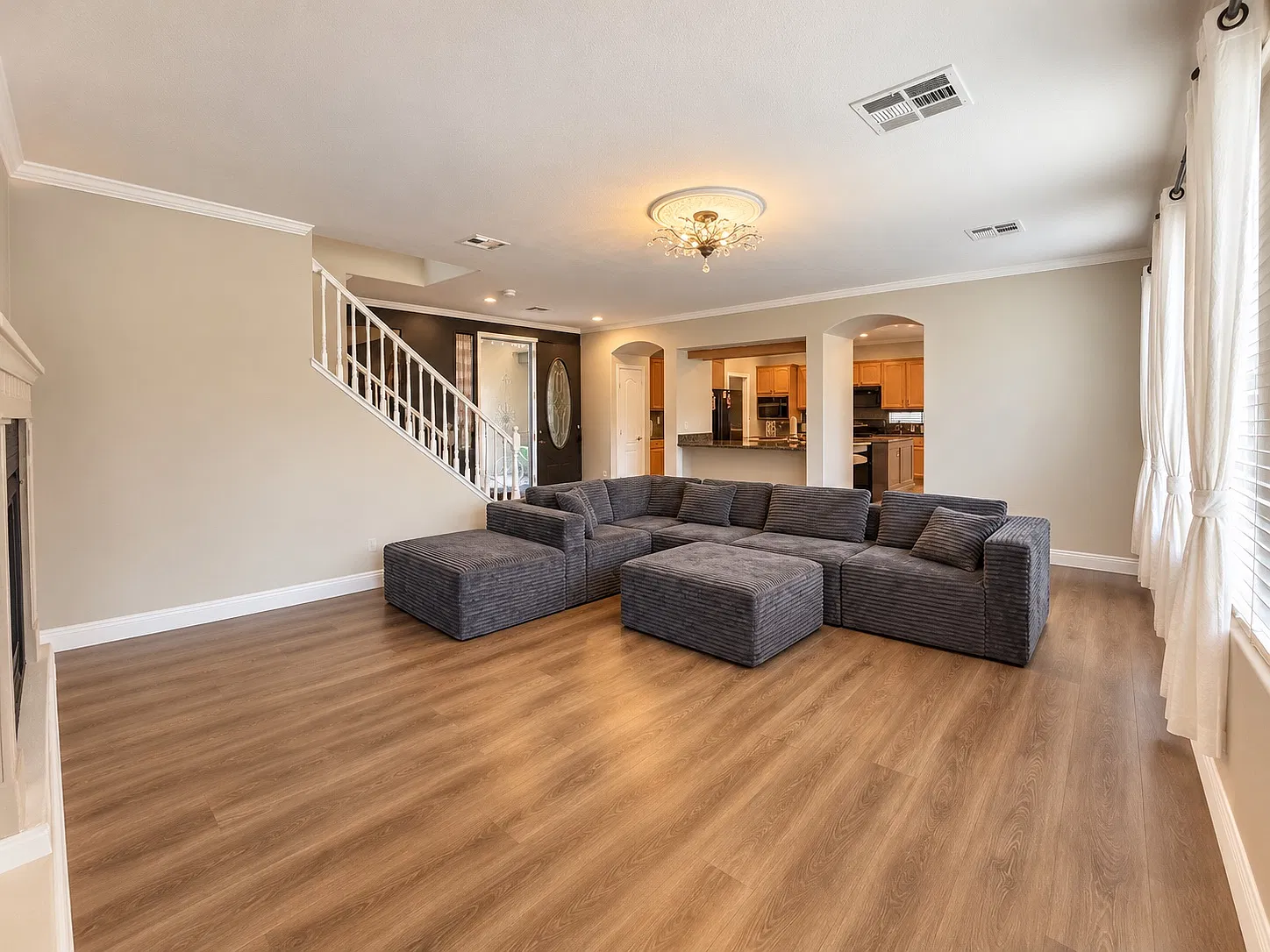 3 bed, 2.5 bath, 2316 sqft, $3,000 — Photo 2