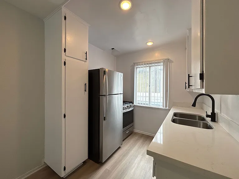 7044 Lanewood Ave — Photo 35