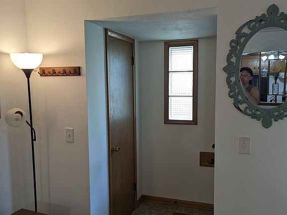 5th image of 190 NE Johnson St NE