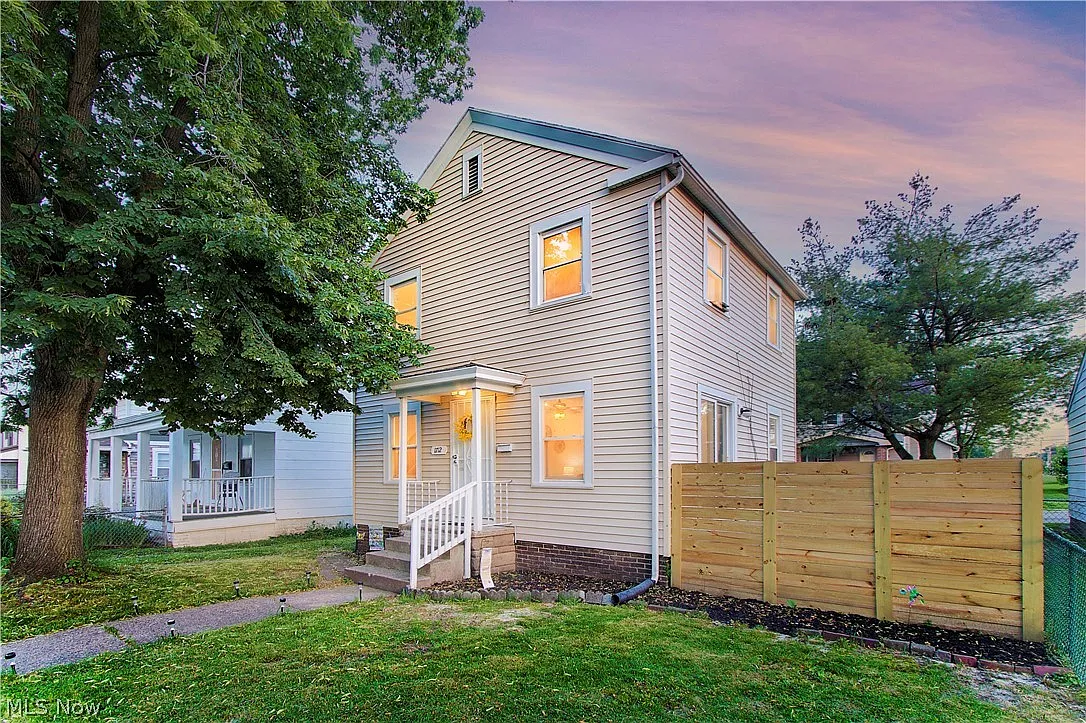 1712 Virginia Pl NE photo 1