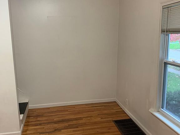 3rd image of 606 Pine St