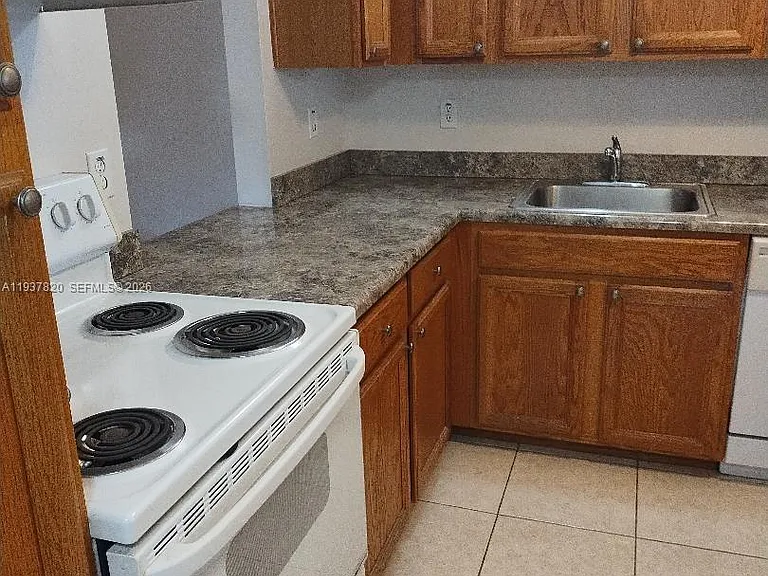 2440 SW 81st Ave #402 — Photo 3