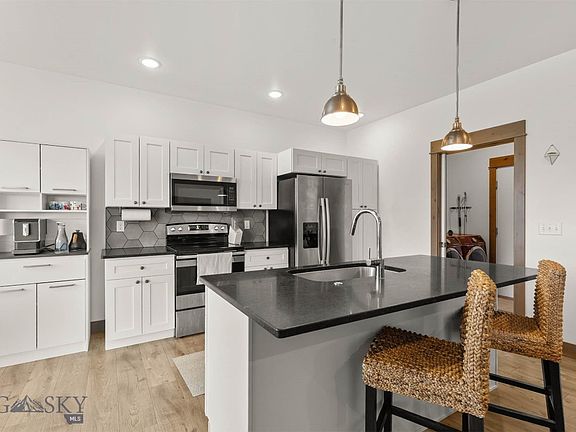3rd image of 1012 Cassandra Ln #A