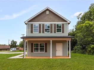 515 Holt St, Lexington, NC 27292