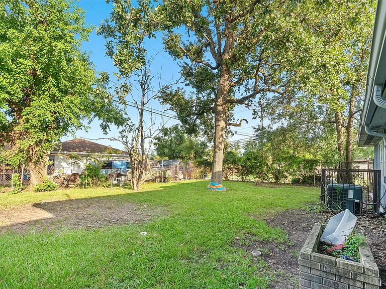 10502 Royal Oaks Dr — Photo 20