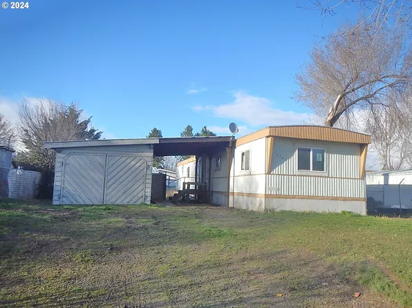2703 Empire Dr, La Grande, OR 97850