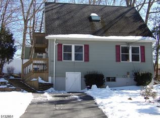 100 Up Grnwd Rd W, Hewitt, NJ 07421